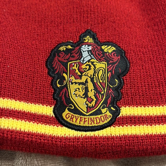 Harry Potter Gryffindor beanie from the wizarding world of Harry Potter - Picture 2 of 4